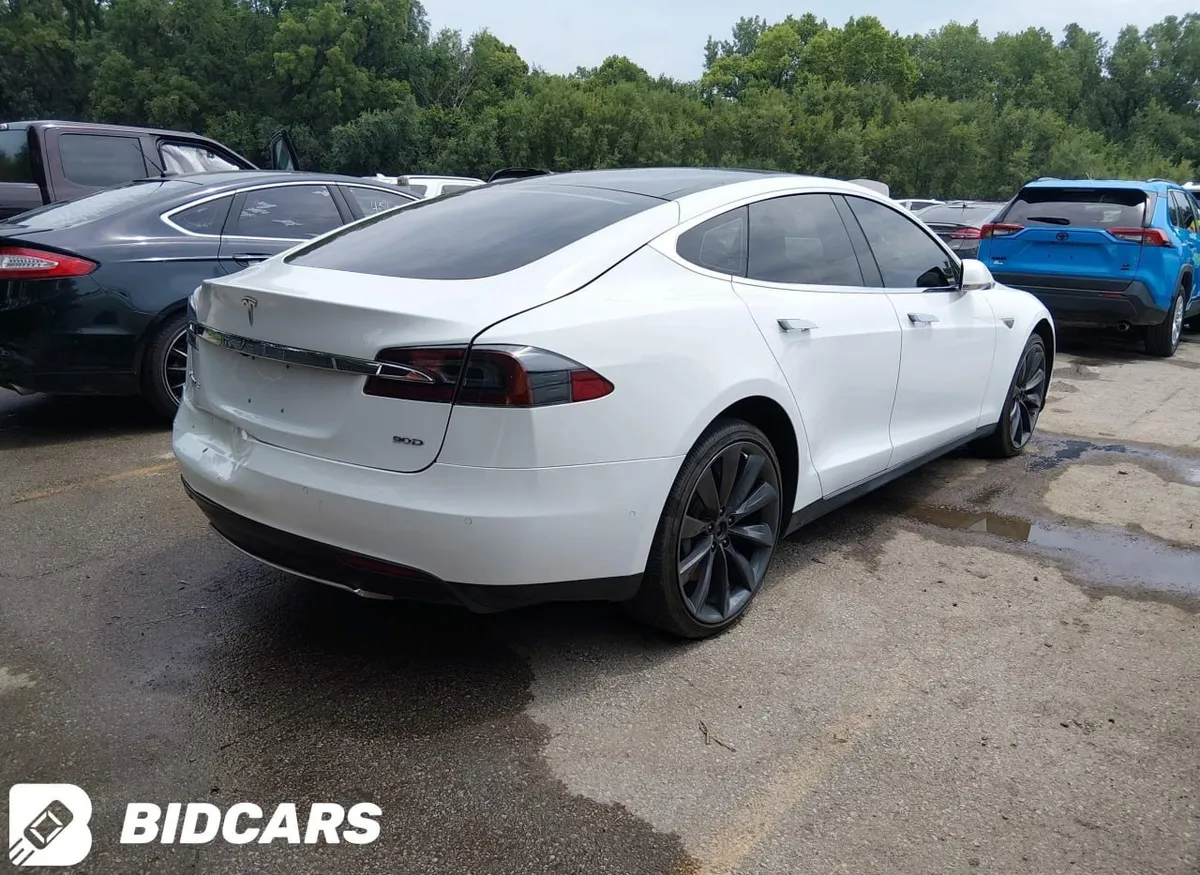 TESLA MODEL S 2015