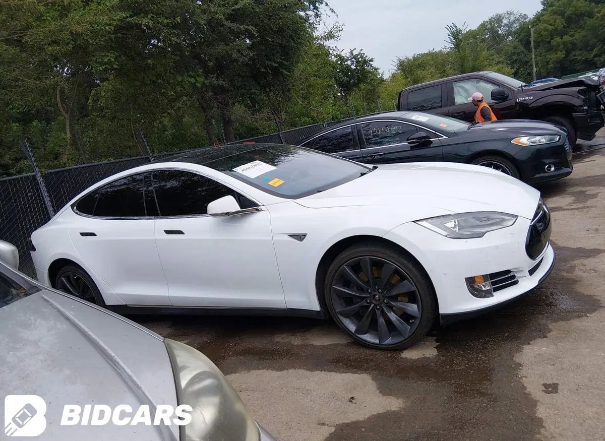 TESLA MODEL S 2015