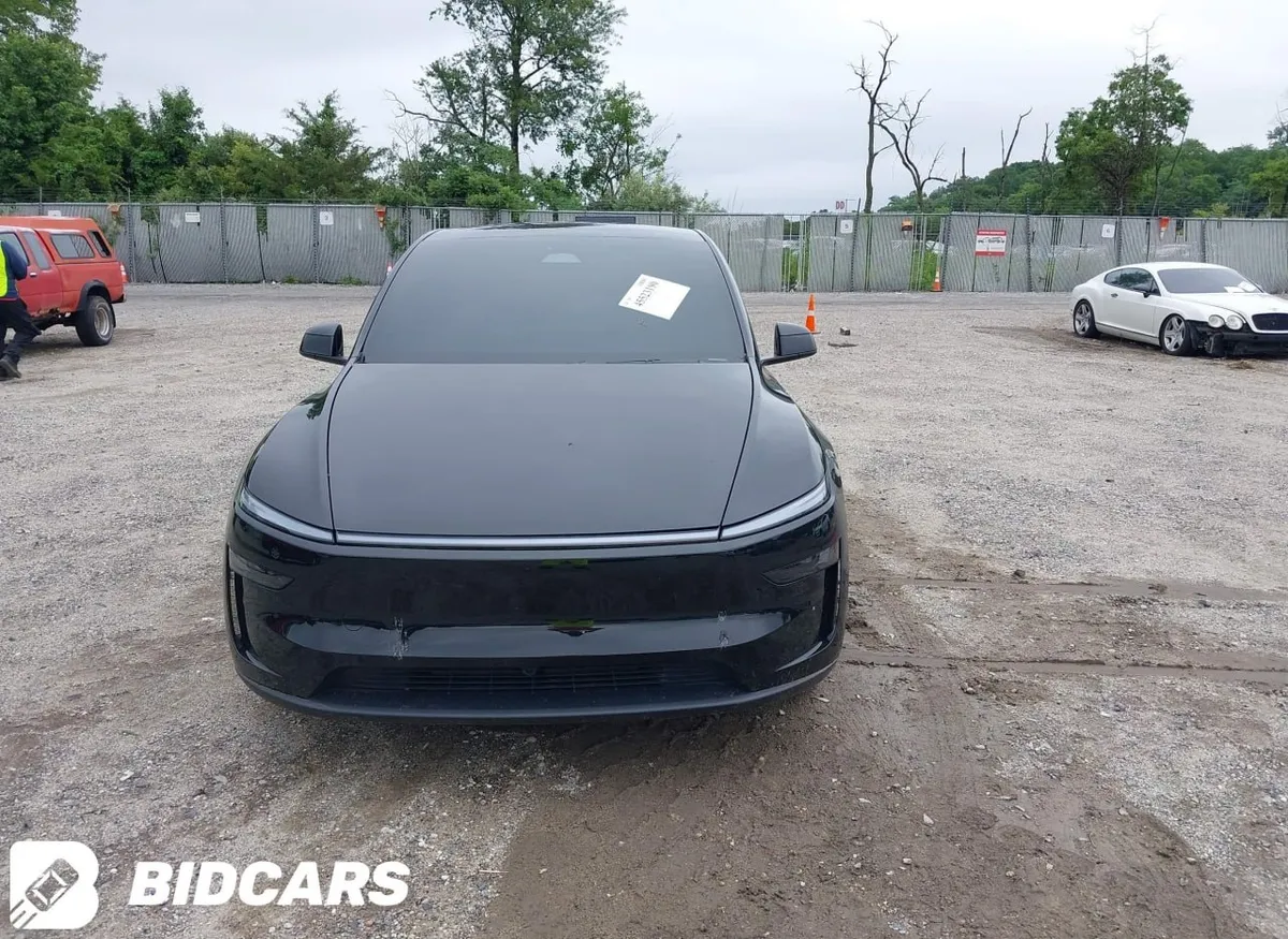 TESLA MODEL Y 2026