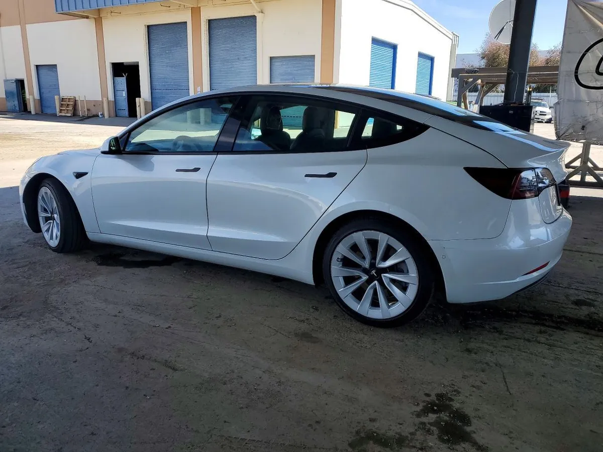 TESLA MODEL 3 2021