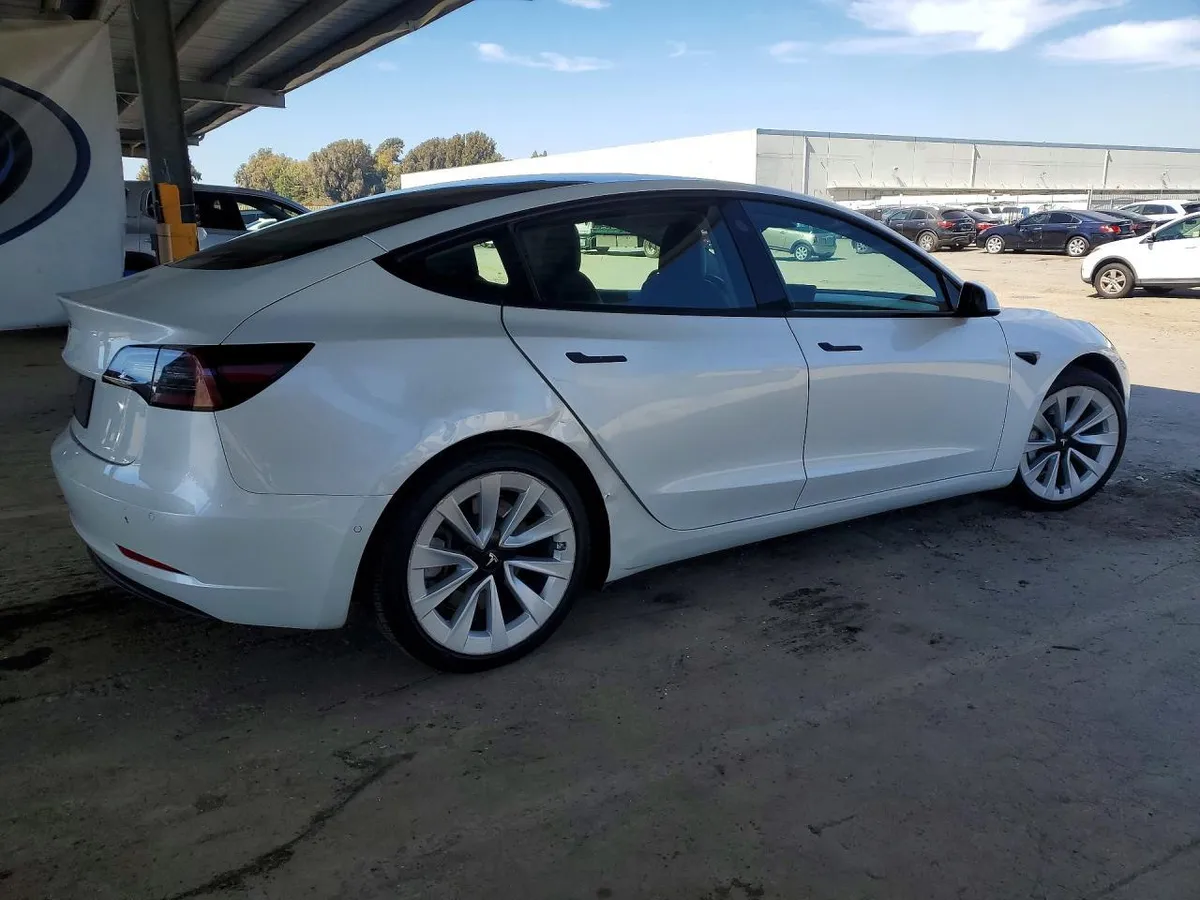 TESLA MODEL 3 2021