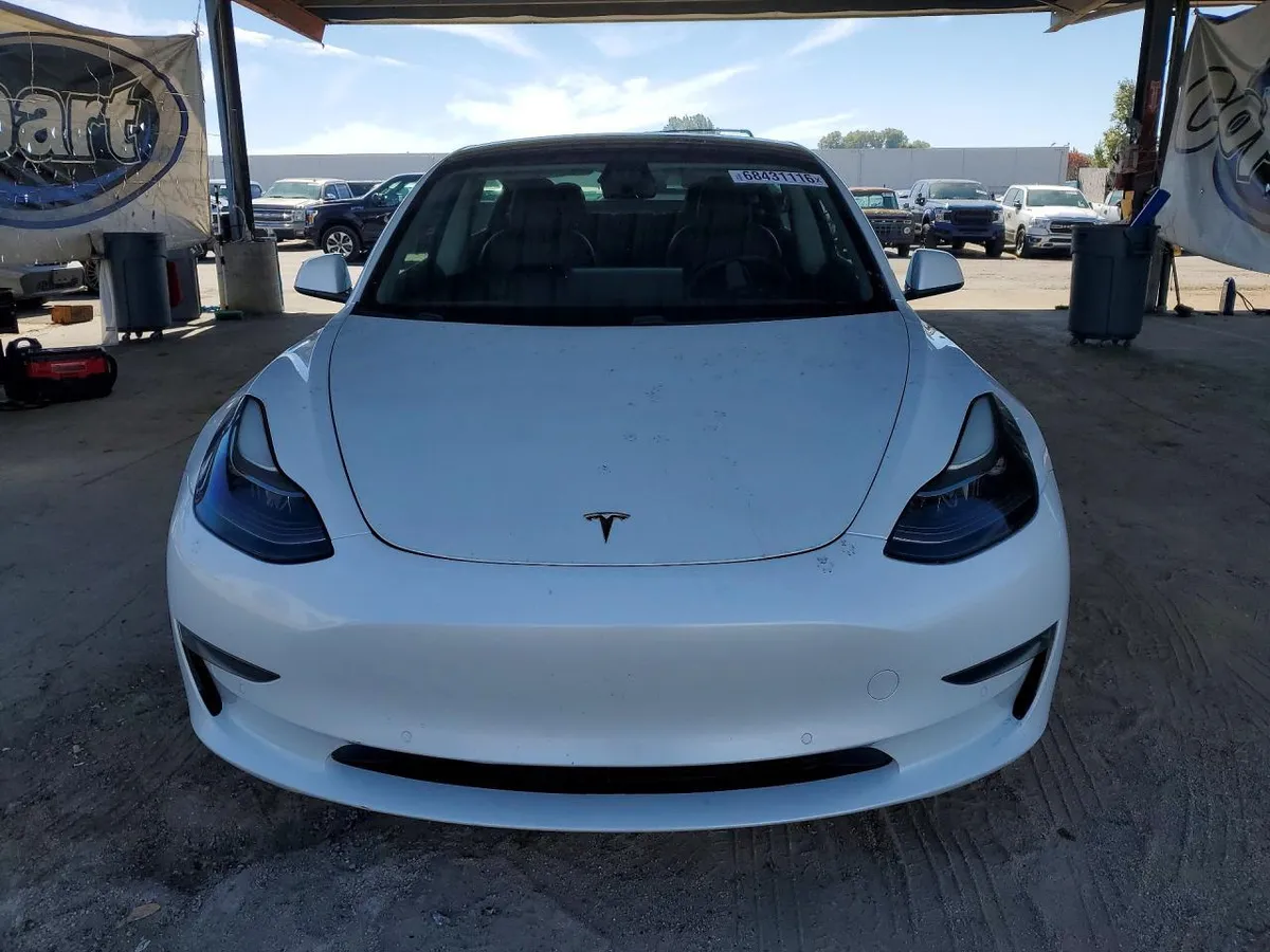TESLA MODEL 3 2021