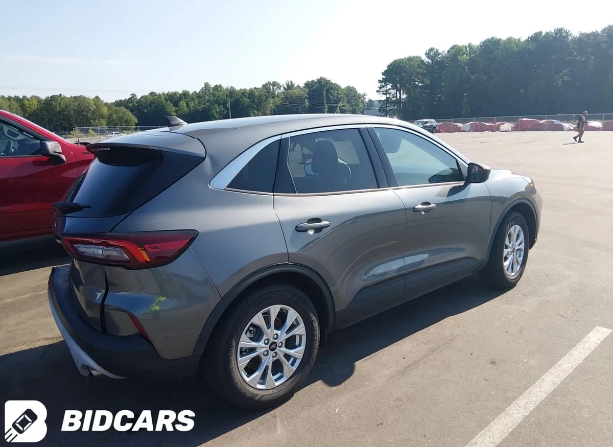 FORD ESCAPE 2023