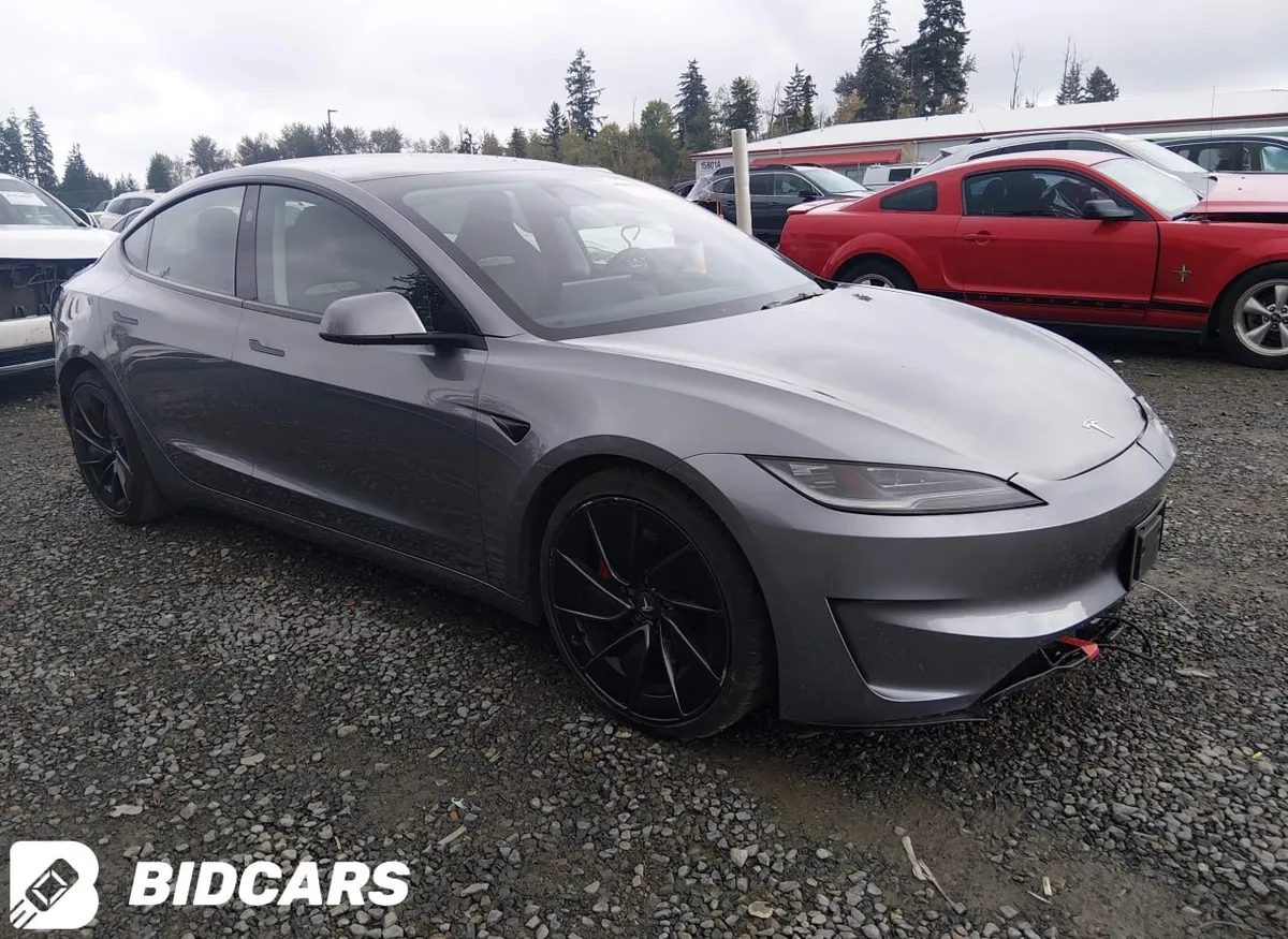 TESLA MODEL 3 2024