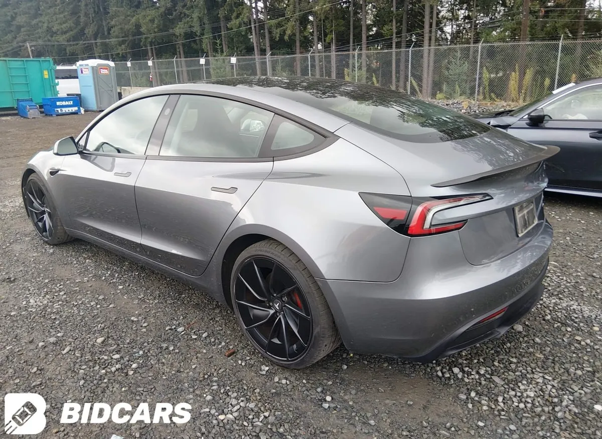 TESLA MODEL 3 2024