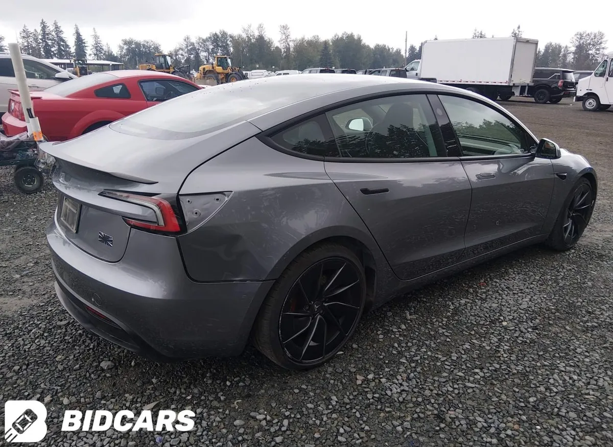 TESLA MODEL 3 2024