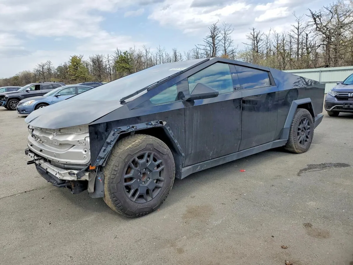 TESLA CYBERTRUCK 2024