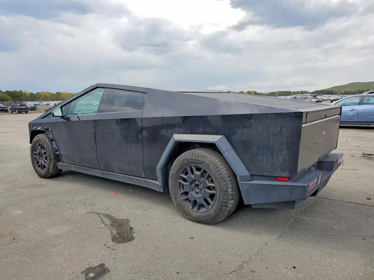 TESLA CYBERTRUCK 2024