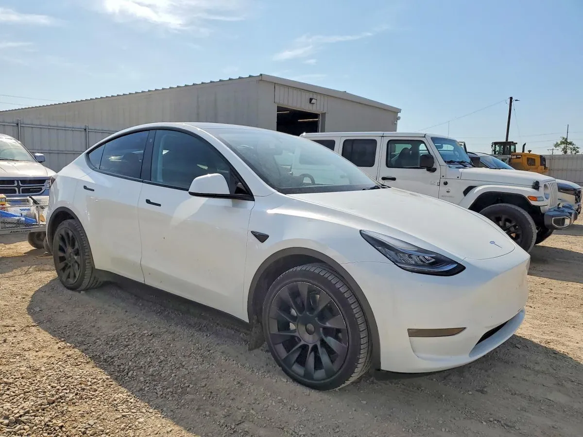 TESLA MODEL Y 2023