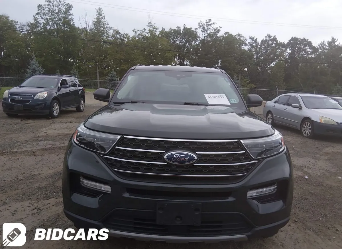 FORD EXPLORER XLT 2022