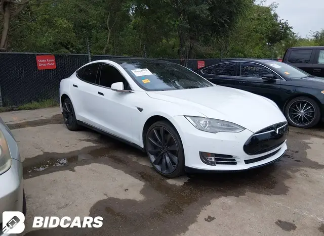 TESLA MODEL S 2015