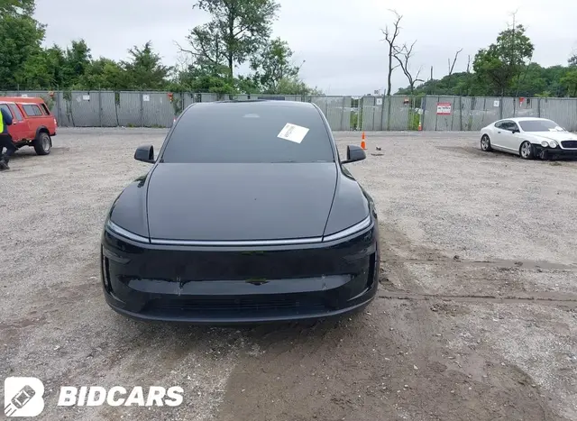 TESLA MODEL Y 2026
