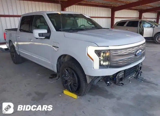 FORD F-150 LARIAT 2023