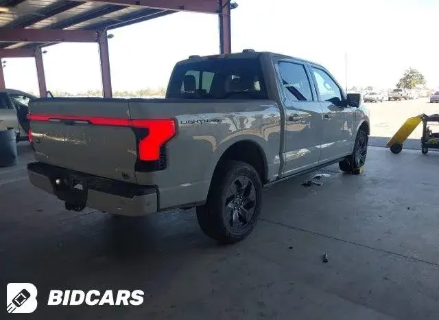 FORD F-150 LARIAT 2023