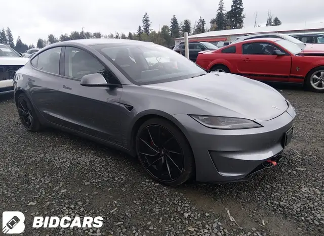 TESLA MODEL 3 2024