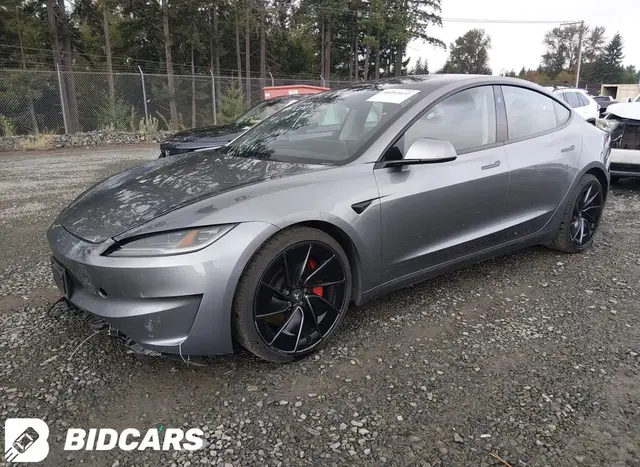 TESLA MODEL 3 2024