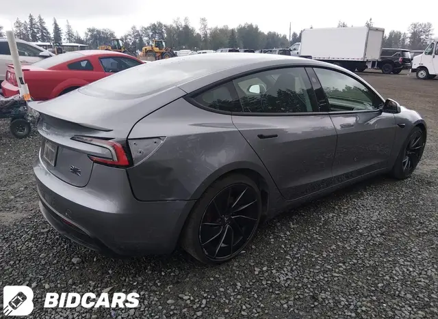 TESLA MODEL 3 2024