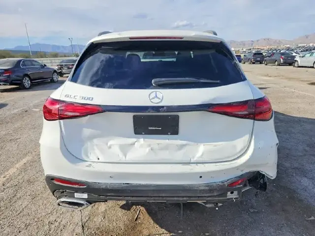 MERCEDES-BENZ GLC 300 2024