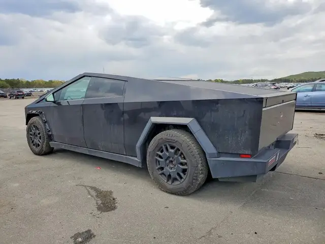 TESLA CYBERTRUCK 2024