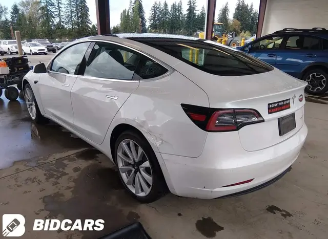 TESLA MODEL 3 2020