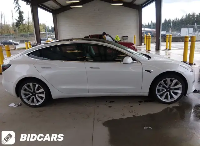 TESLA MODEL 3 2020