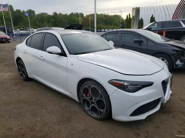 ALFA ROMEO GIULIA SUPER 2022