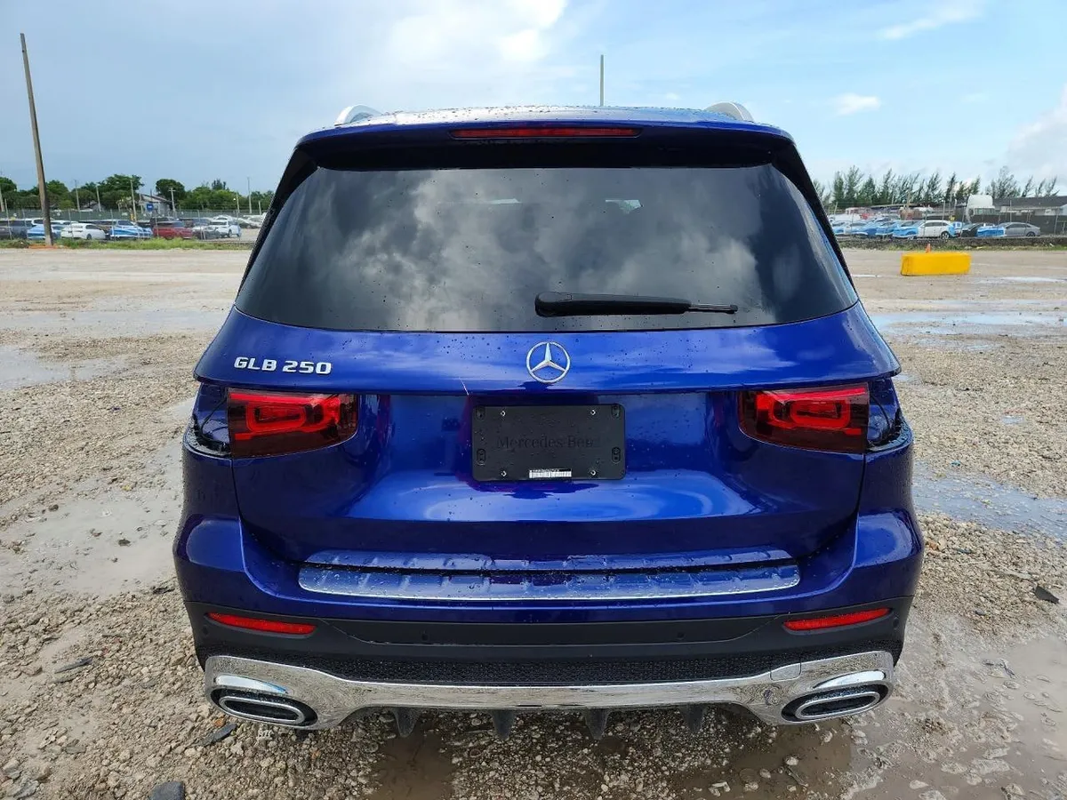 MERCEDES-BENZ GLB 250 2023