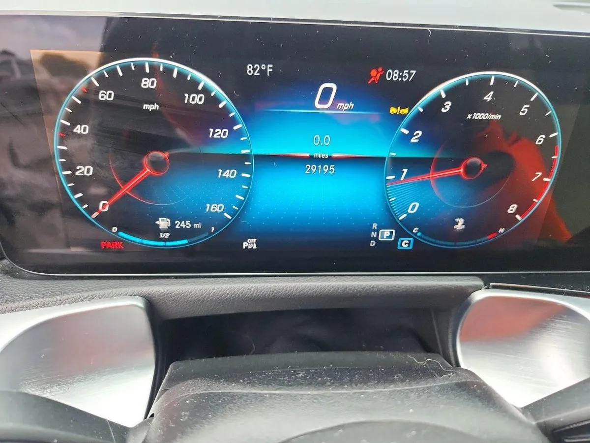 MERCEDES-BENZ GLB 250 2023