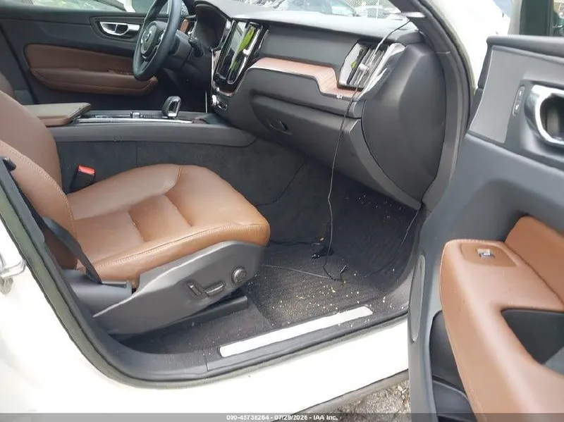 VOLVO XC60 2022