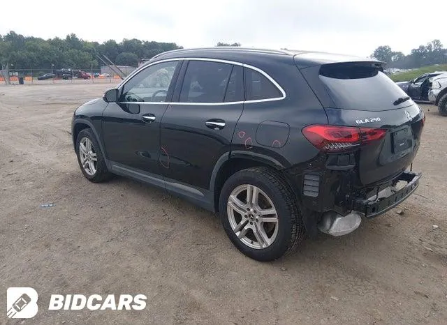MERCEDES-BENZ GLA 250 2023