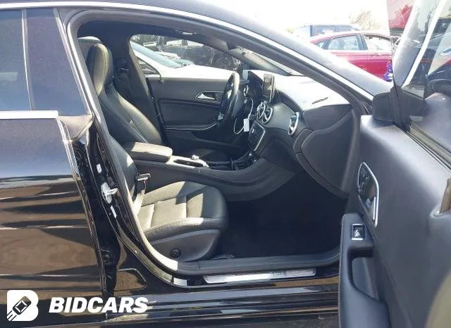 MERCEDES-BENZ CLA 250 2015
