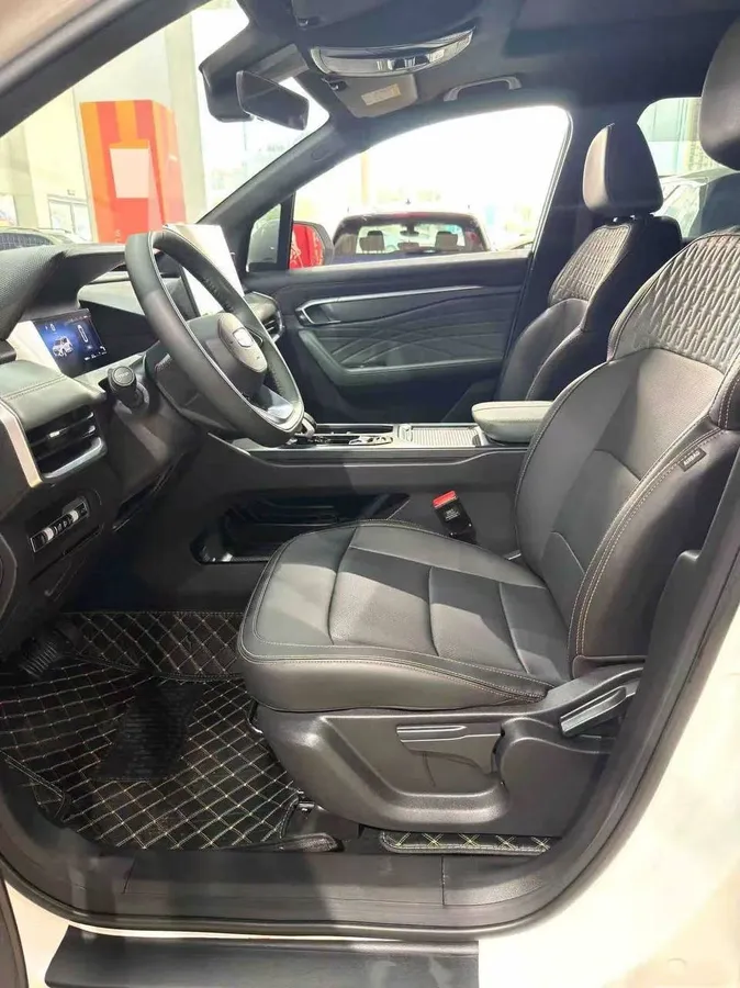 GEELY OKAVANGO 2024