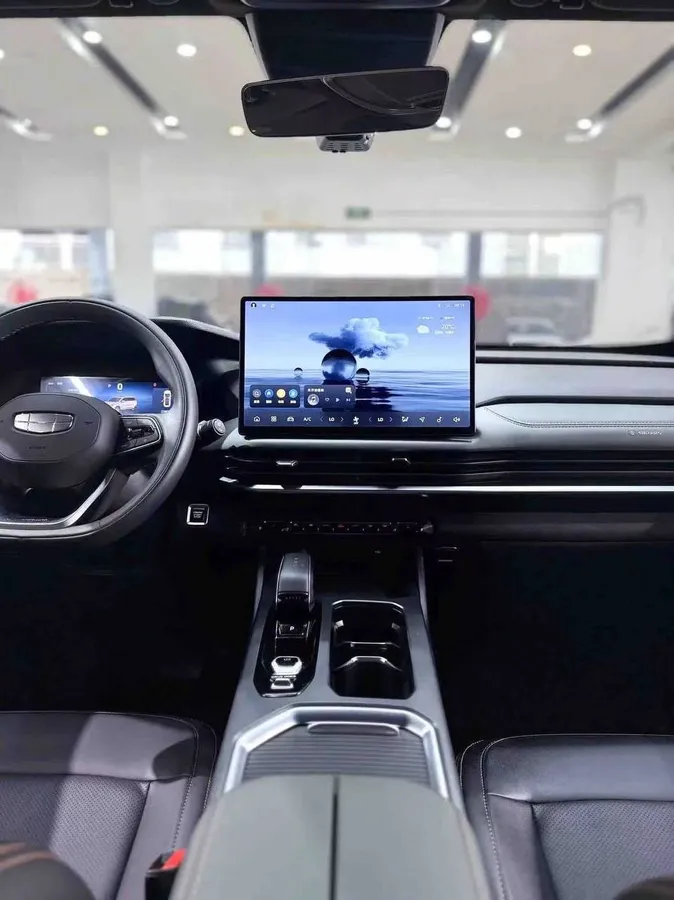 GEELY OKAVANGO 2024