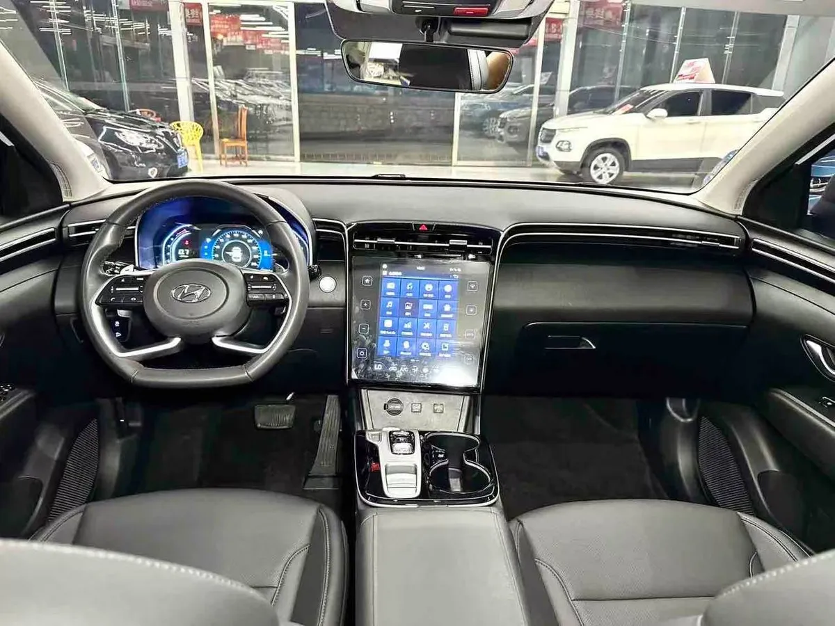 HYUNDAI TUCSON L DELUXE 2023