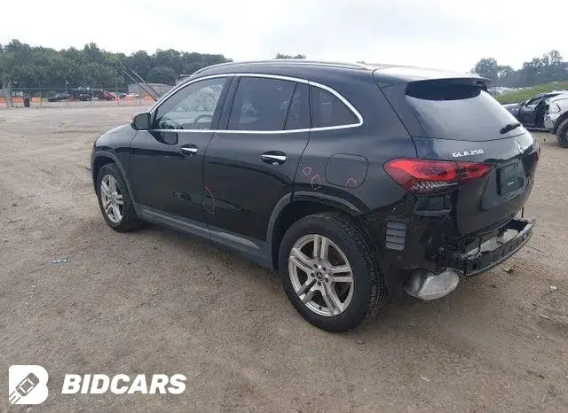 MERCEDES-BENZ GLA 250 2023