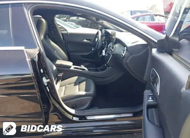 MERCEDES-BENZ CLA 250 2015