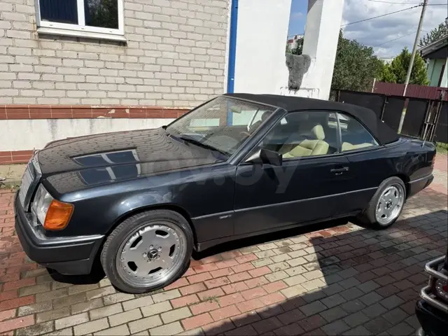 MERCEDES-BENZ C124 1993