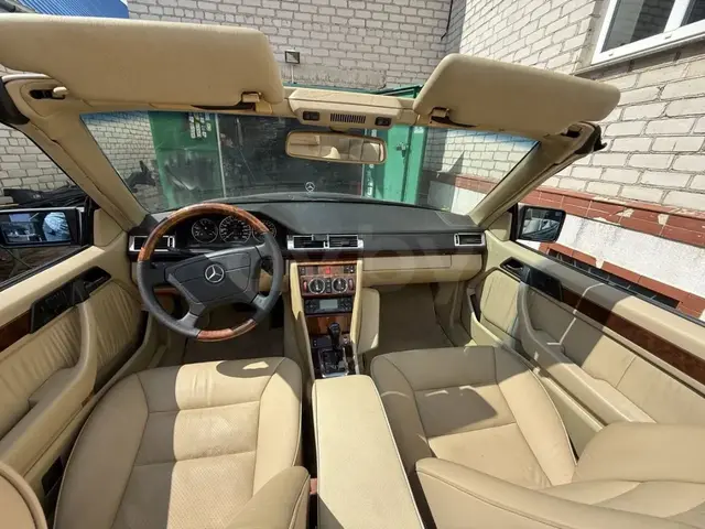 MERCEDES-BENZ C124 1993