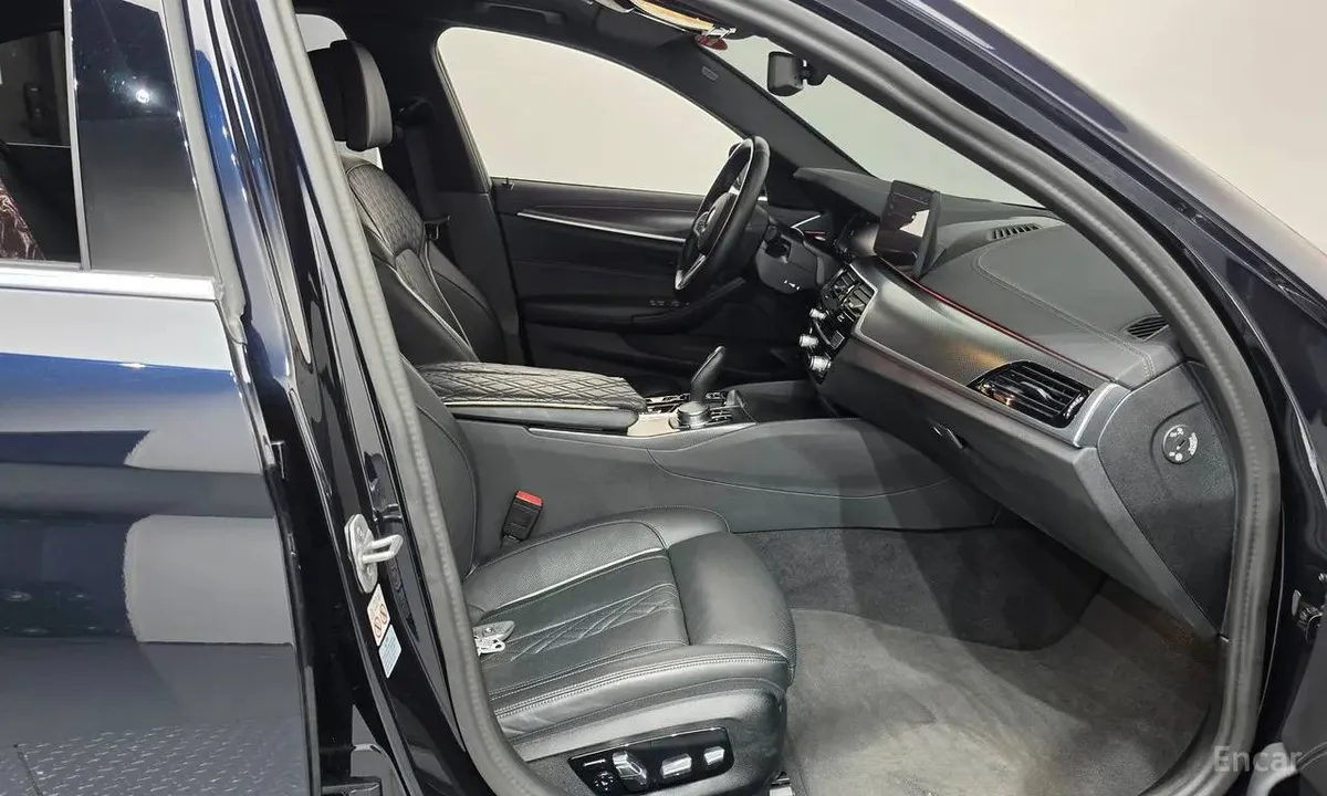 BMW 5 SERIES 2023