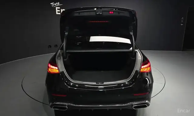 MERCEDES-BENZ C300 4MATIC AMG-LINE 2023