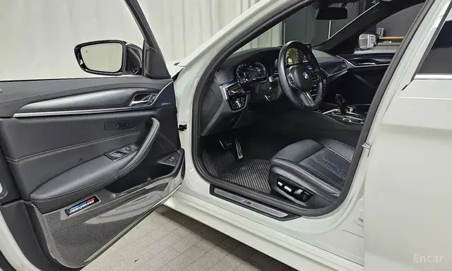 BMW 5 SERIES 2023