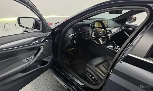 BMW 5 SERIES 2023