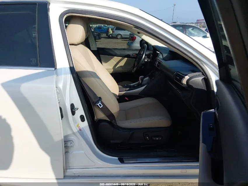 LEXUS IS 200T 2017