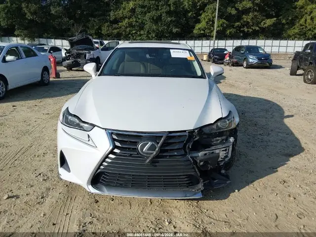 LEXUS IS 200T 2017