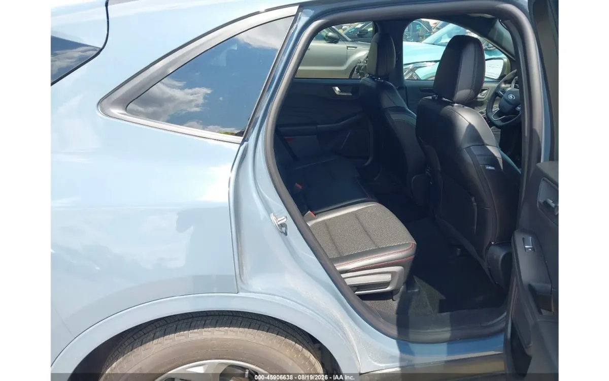 FORD ESCAPE PREMIUM 2024