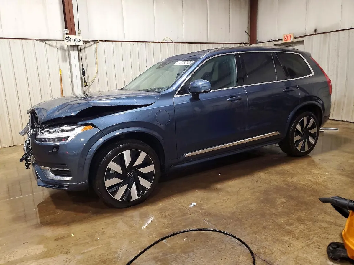 VOLVO XC90 ВЕНТИЛЯЦИЯ И ПОДОГРЕВЫ СИДЕНИЙ ПАНОРАМА ПРЕМИУМ-АКУСТИКА И ПОЛНЫЙ КОМПЛЕКТ СИСТЕМ БЕЗОПАСНОСТИ VOLVO 2023