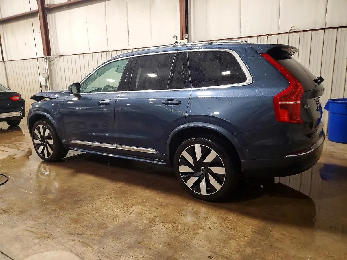 VOLVO XC90 ВЕНТИЛЯЦИЯ И ПОДОГРЕВЫ СИДЕНИЙ ПАНОРАМА ПРЕМИУМ-АКУСТИКА И ПОЛНЫЙ КОМПЛЕКТ СИСТЕМ БЕЗОПАСНОСТИ VOLVO 2023