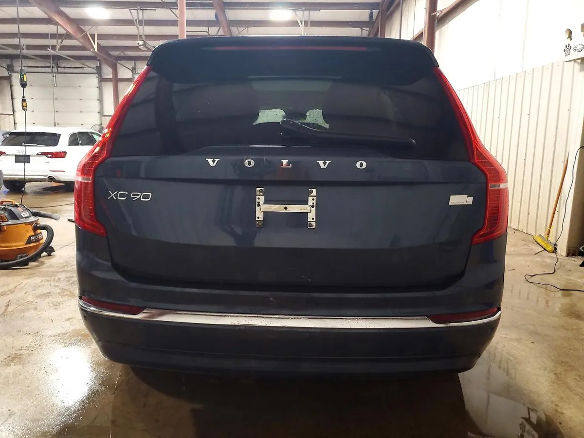 VOLVO XC90 ВЕНТИЛЯЦИЯ И ПОДОГРЕВЫ СИДЕНИЙ ПАНОРАМА ПРЕМИУМ-АКУСТИКА И ПОЛНЫЙ КОМПЛЕКТ СИСТЕМ БЕЗОПАСНОСТИ VOLVO 2023