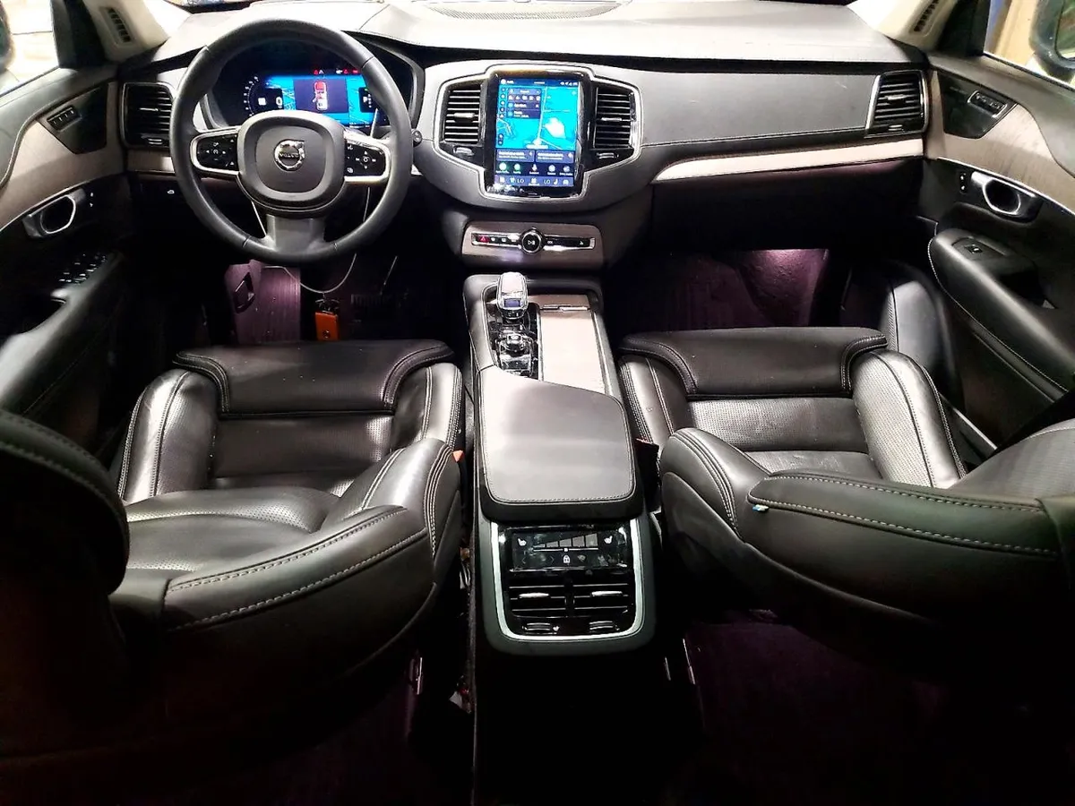 VOLVO XC90 ВЕНТИЛЯЦИЯ И ПОДОГРЕВЫ СИДЕНИЙ ПАНОРАМА ПРЕМИУМ-АКУСТИКА И ПОЛНЫЙ КОМПЛЕКТ СИСТЕМ БЕЗОПАСНОСТИ VOLVO 2023