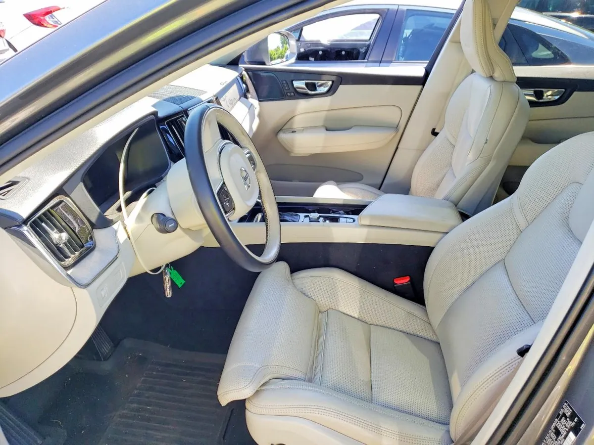 VOLVO XC60 INSCRIPTION (МАКСИМАЛЬНАЯ ОТДЕЛКА КОЖАНЫЙ САЛОН ПАНОРАМА ПРЕМИАЛЬНАЯ ОПТИКА КОНТУРНАЯ ПОДСВЕТКА ХРОМ 2019